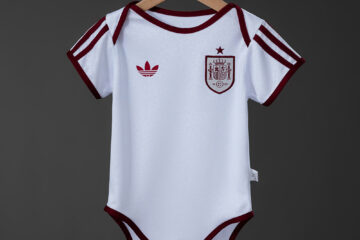 España 26/27 visitante bebes